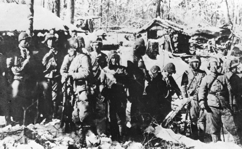 東北抗日聯(lián)軍的戰(zhàn)士們整裝準備出擊（資料照片）。